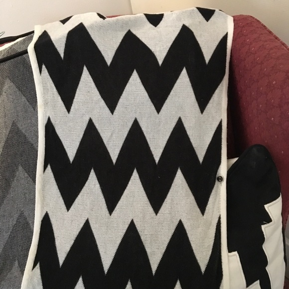 Plus size poncho - Picture 3 of 5